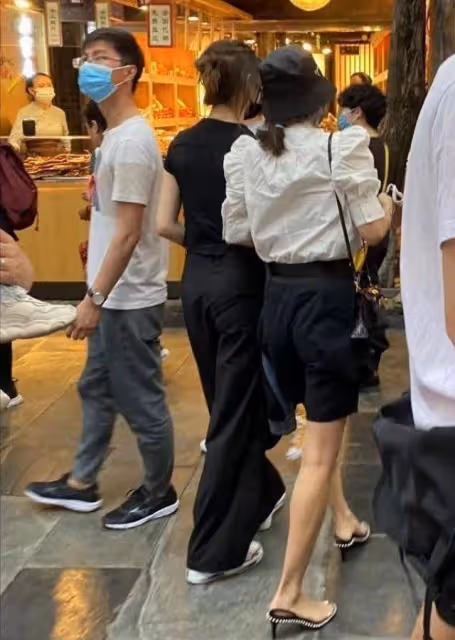 17歲小蘋果秀爵士舞姿，長大後美到認不出，與生母葛薈婕失聯數年