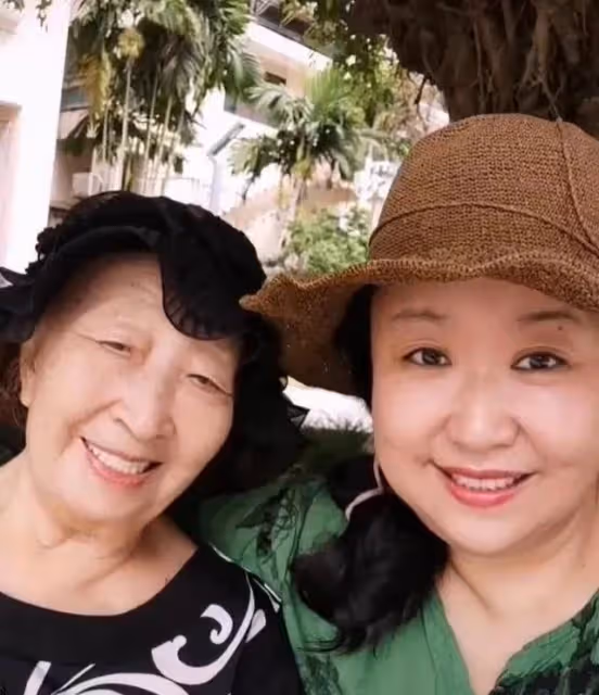 90歲老戲骨彭玉近況曝光,身材瘦小老了很多,晚年生活卻很是幸福