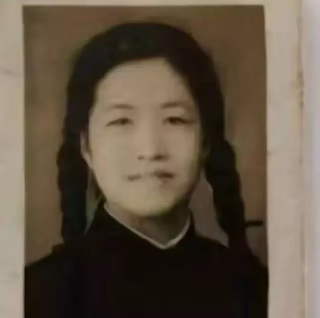 90歲老戲骨彭玉近況曝光,身材瘦小老了很多,晚年生活卻很是幸福