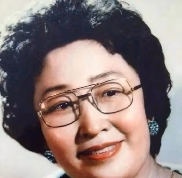 90歲老戲骨彭玉近況曝光,身材瘦小老了很多,晚年生活卻很是幸福