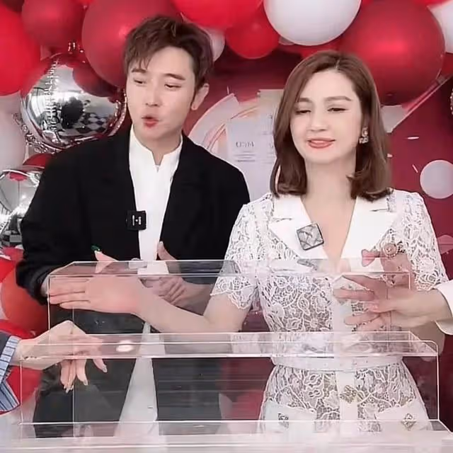 畢瑩主動退出?張丹峰洪欣合體直播,出軌也不離婚,背後原因曝光