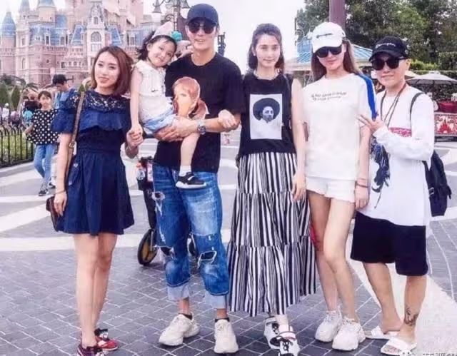 畢瑩主動退出?張丹峰洪欣合體直播,出軌也不離婚,背後原因曝光
