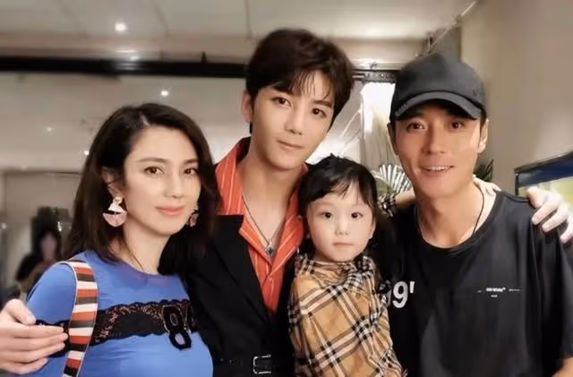 畢瑩主動退出?張丹峰洪欣合體直播,出軌也不離婚,背後原因曝光