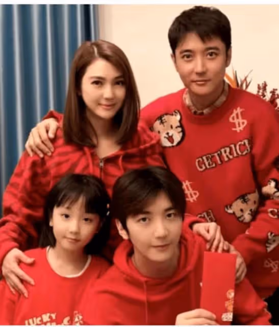 畢瑩主動退出?張丹峰洪欣合體直播,出軌也不離婚,背後原因曝光