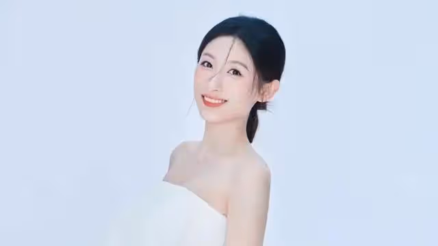 央視90後美女主持曬孕照，哈佛畢業嫁圈外老公，高顏值不輸馬凡舒