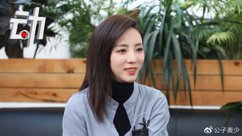 央視90後美女主持曬孕照，哈佛畢業嫁圈外老公，高顏值不輸馬凡舒