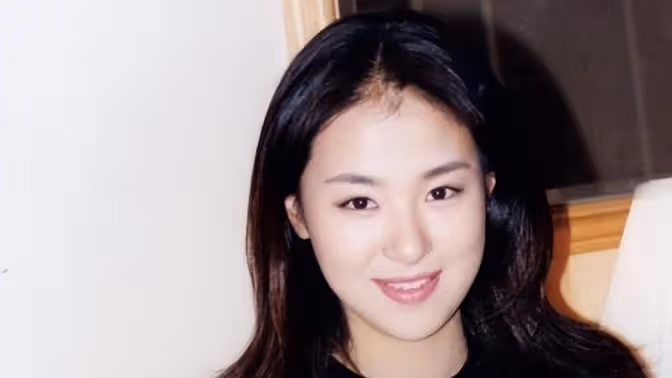 沈傲君：拿200萬求婚聶遠被拒，後來相親外交官，老公把她寵上天