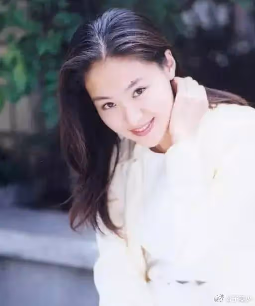 沈傲君：拿200萬求婚聶遠被拒，後來相親外交官，老公把她寵上天