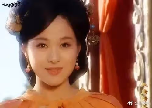 沈傲君：拿200萬求婚聶遠被拒，後來相親外交官，老公把她寵上天