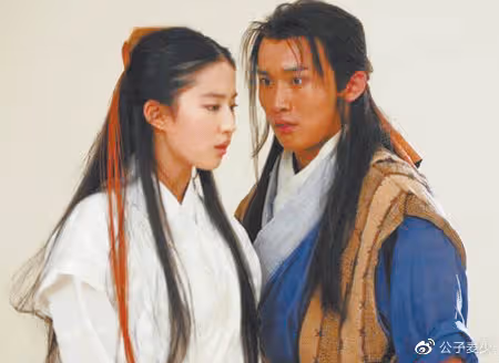 沈傲君：拿200萬求婚聶遠被拒，後來相親外交官，老公把她寵上天