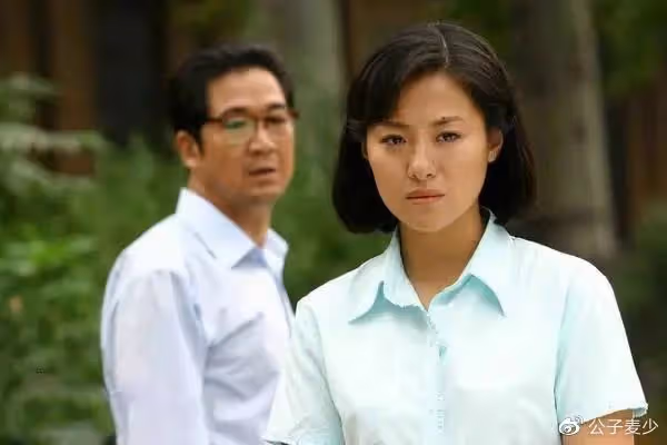 沈傲君：拿200萬求婚聶遠被拒，後來相親外交官，老公把她寵上天
