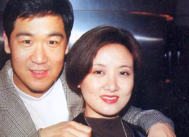 宋丹丹攜三婚老公深夜聚會!男方頭髮花白顯老,張國立鄧婕狀態好