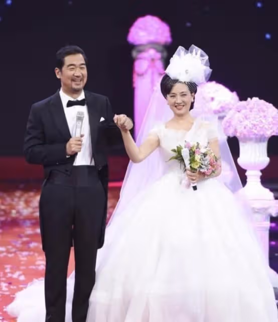 宋丹丹攜三婚老公深夜聚會!男方頭髮花白顯老,張國立鄧婕狀態好