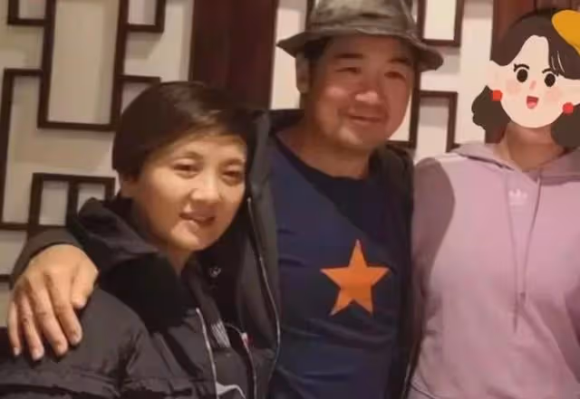 宋丹丹攜三婚老公深夜聚會!男方頭髮花白顯老,張國立鄧婕狀態好