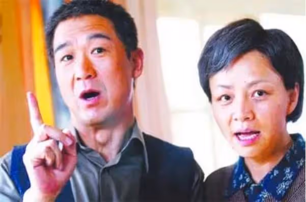 宋丹丹攜三婚老公深夜聚會!男方頭髮花白顯老,張國立鄧婕狀態好