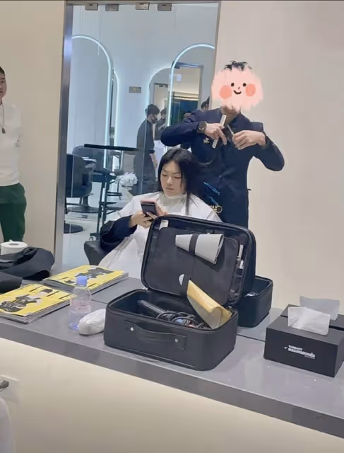 王詩齡跟隨爸爸去理髮店,霸氣八字眉引熱議,被調侃像王岳倫弟弟