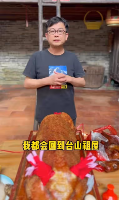 知名港星回家鄉台山祭祖!林子裡野餐不怕髒,幾盆肉直接放地上