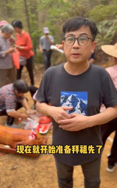 58歲港星回台山祭祖!報紙鋪地墓旁吃燒豬野餐,山路陡峭險跌倒