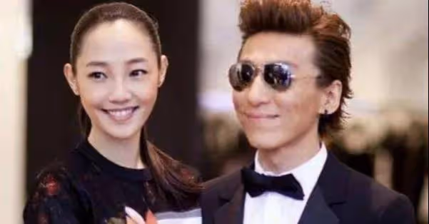 48歲陳羽凡罕見露面，開三百萬的豪車去聚會，身材發福生活很瀟灑