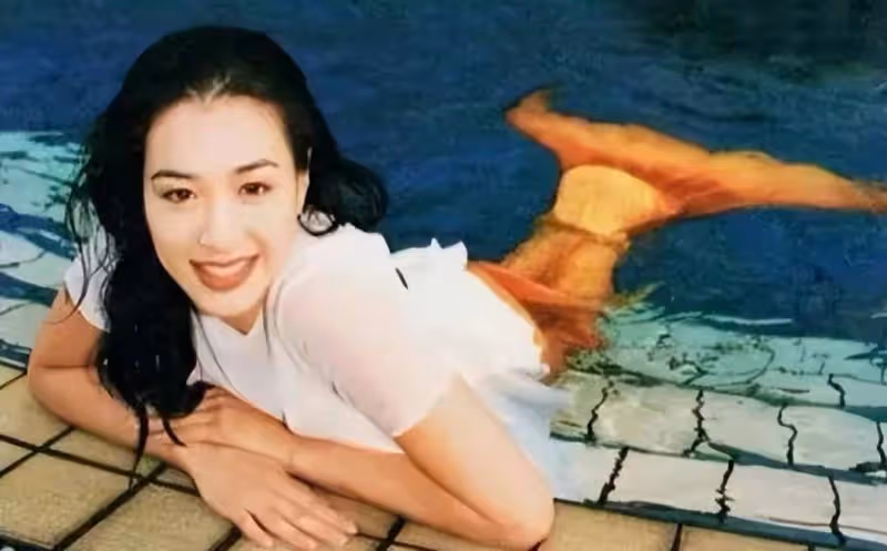張倫碩近照骨瘦如柴,獨自一人在家直播,疑與鍾麗緹感情生變