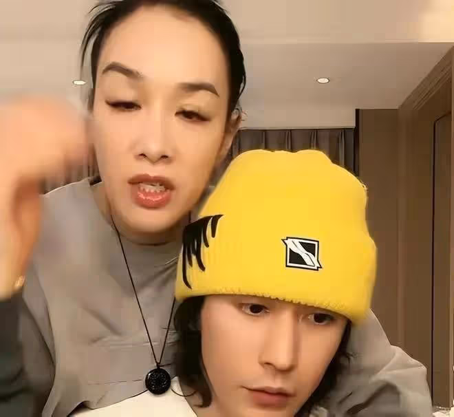 張倫碩近照骨瘦如柴,獨自一人在家直播,疑與鍾麗緹感情生變