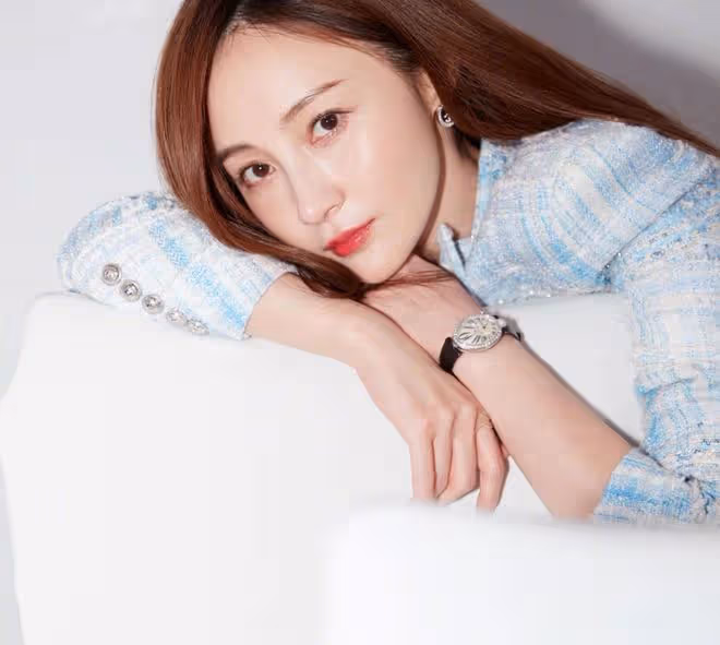 群星聚會姚笛素顏認不出，嘴烏黑撞臉應采兒，未戴婚戒疑早已離婚