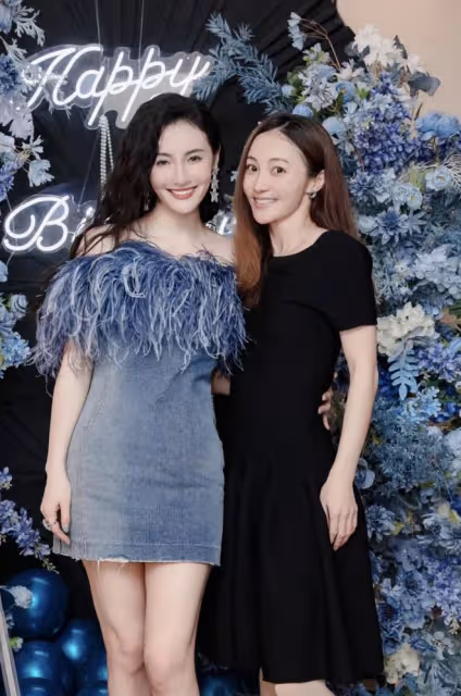 群星聚會姚笛素顏認不出，嘴烏黑撞臉應采兒，未戴婚戒疑早已離婚
