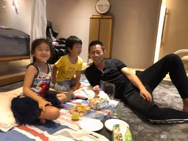 汪小菲:抵達台北看兒女,被大S夫婦拒之門外,S媽勸和解遭到拒絕
