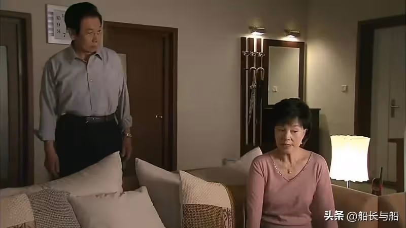 去兒子家做客!意外「撞見親家母也在」便留下小住幾天 誰知「吃飯時一舉動」害兒子妻離子散