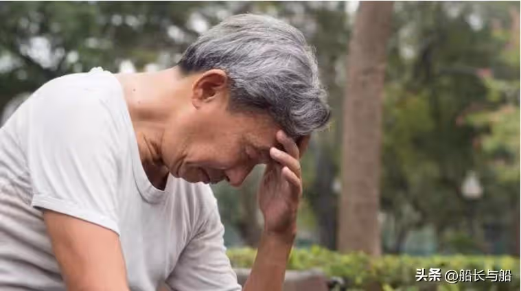 去兒子家做客!意外「撞見親家母也在」便留下小住幾天 誰知「吃飯時一舉動」害兒子妻離子散