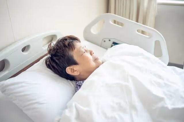 母親住院我讓老婆去照顧,她:兒媳沒責任;岳父生病後好戲開始了
