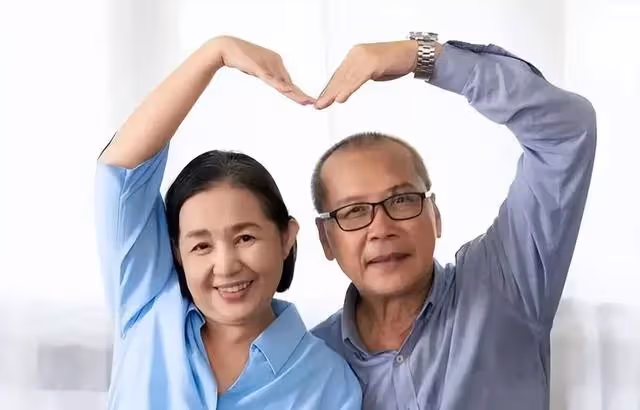 婆婆中風癱瘓她說:誰媽誰管!6年後她不顧打臉哀求:老公,幫幫我