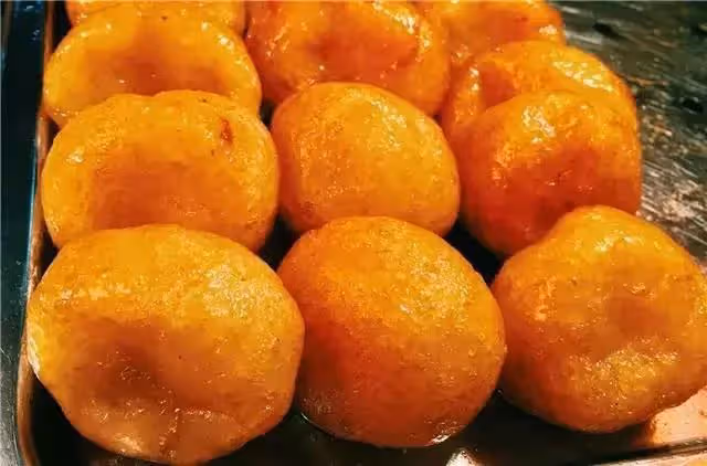 扶弟魔東窗事發,丈夫要求離婚還款,她哀求:我還愛著你,不會離