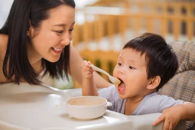 我同意幫小姑子帶娃,一個月5000元,婆婆動怒:一家人,談什麼錢