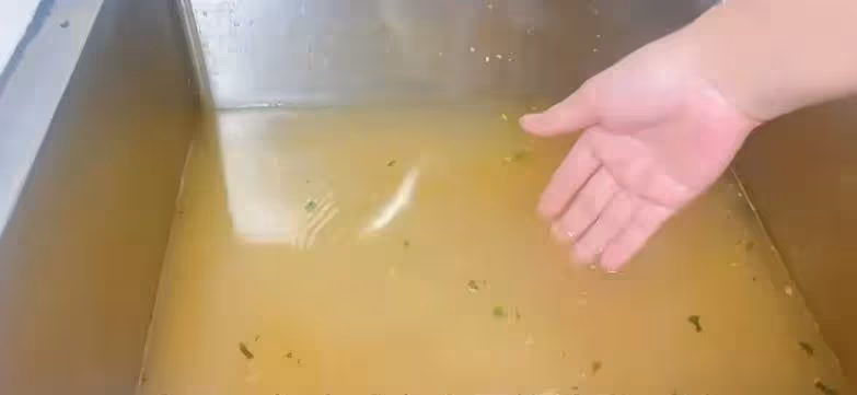 洗碗池下水道堵住了，只需撒一把，下水道異物都疏通，不花一分錢