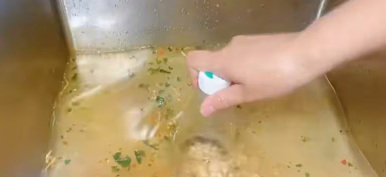 洗碗池下水道堵住了，只需撒一把，下水道異物都疏通，不花一分錢