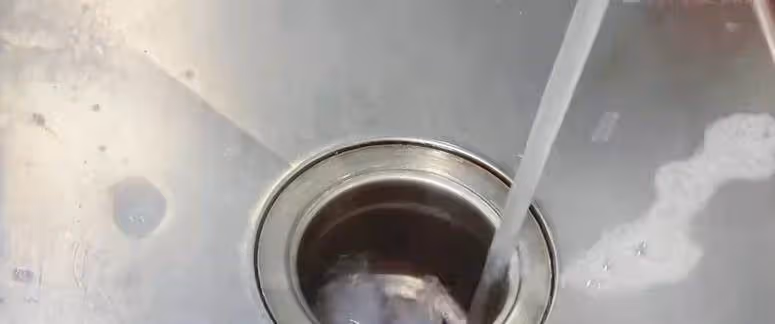 洗碗池下水道堵住了,只需撒一把,下水道異物都疏通,不花一分錢
