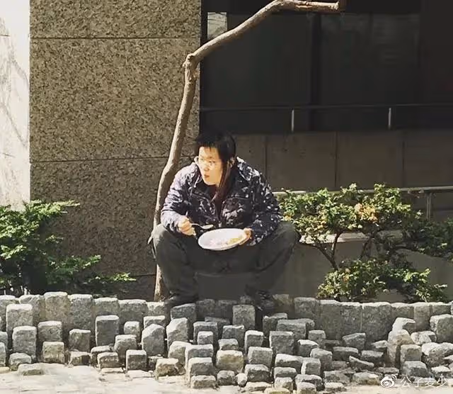 畢福劍26歲女兒近照流出！另類髮型太搶鏡，被指「男版岳雲鵬」