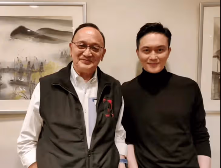 曾大量拍三級片拒公開舅甥關係！73歲港星與張智霖同框！