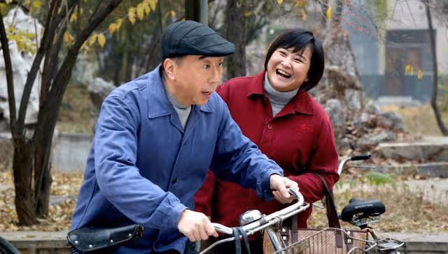 他靠搭檔馮鞏春晚一路爆紅，不久被判入獄12年，至今仍在服刑