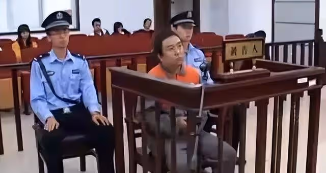 他靠搭檔馮鞏春晚一路爆紅，不久被判入獄12年，至今仍在服刑