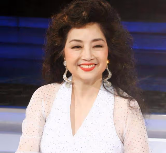 70歲寧可離婚也絕不改國籍，春晚曾為她破例，劉德華曾向她下跪
