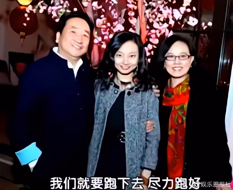 姜昆女兒好有塑造力,瘦弱時模樣獨特,吃胖後顏值回春,真會長!