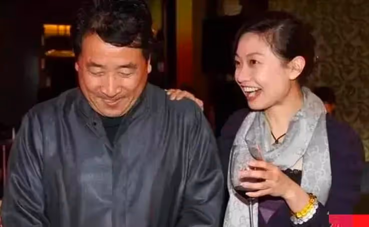 姜昆女兒好有塑造力,瘦弱時模樣獨特,吃胖後顏值回春,真會長!