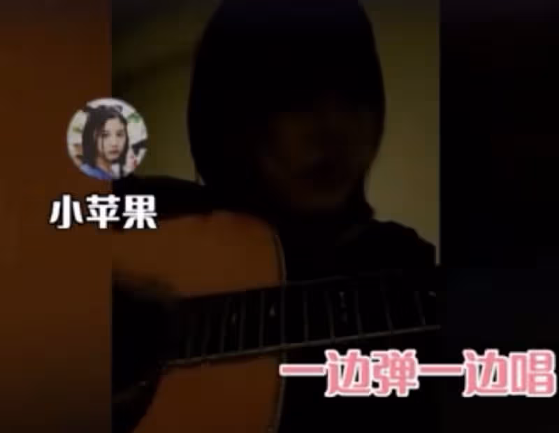 汪峰16歲長女自彈自唱英文歌,小蘋果長相清純,歌聲美如天籟唱功了得