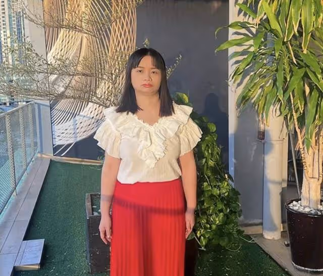 香港知名女星轉型做唱跳歌手,自覺身材豐滿,不介意穿泳裝出鏡