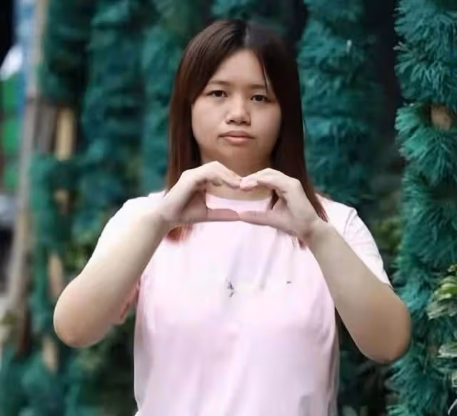 香港知名女星轉型做唱跳歌手,自覺身材豐滿,不介意穿泳裝出鏡