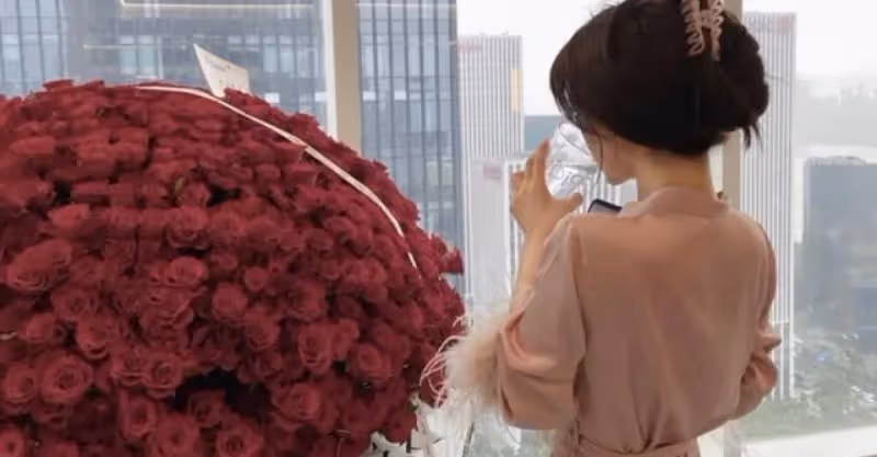 老公給弟弟妹妹拿錢結婚買房，可等他進了ICU，他們卻都讓我放棄