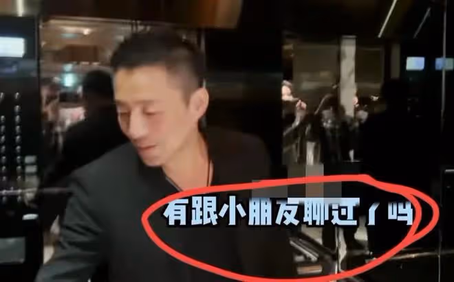 台媒蹲守到汪小菲露面,避談大S和孩子,笑稱回到台北像回家一樣