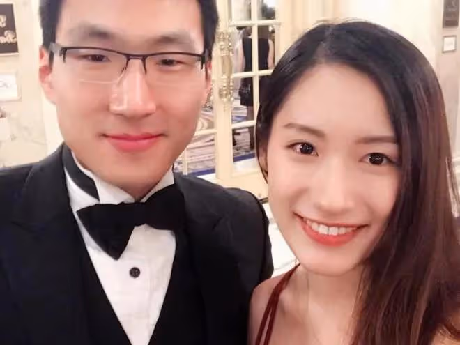 央視美女記者閃婚閃孕,是哈佛學霸,與雙胞胎妹妹合體成流量密碼